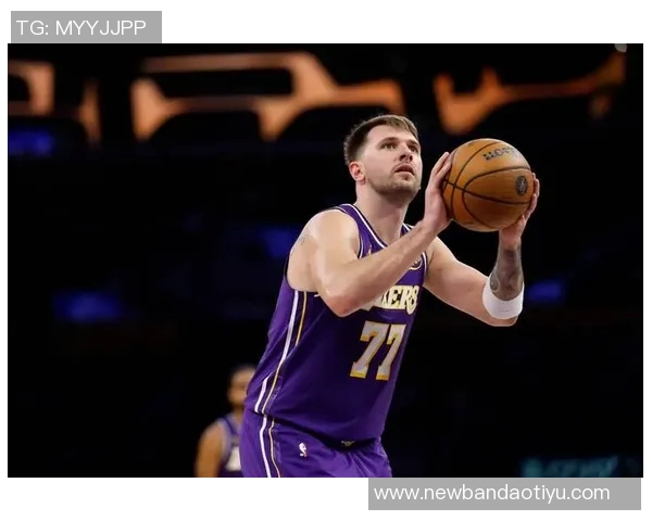 东契奇湖人首秀30场狂砍881分创队史新高超越天勾与老詹