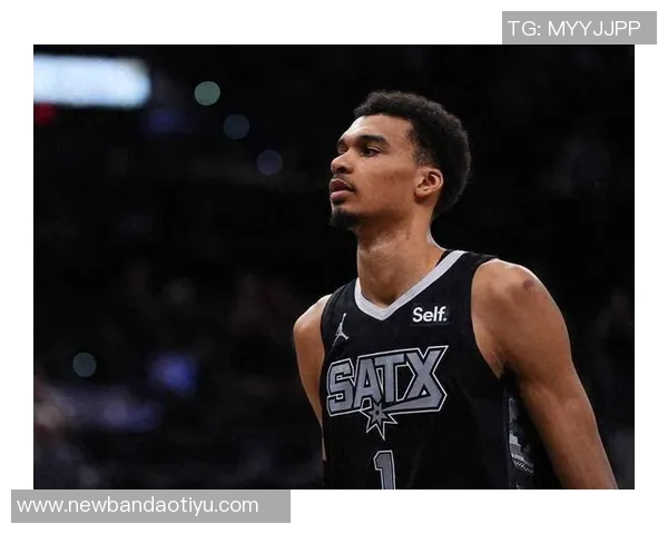 文班亚马半场表现起伏6分2板2帽5助攻却伴随4次失误 文班亚马半场表现起伏6分2板2帽5助攻却伴随4次失误