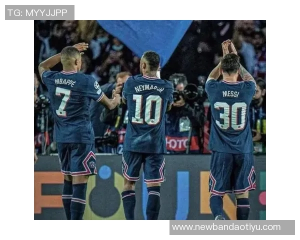 姆巴佩争抢中意外倒地主动示意换人球迷心忧望无大碍