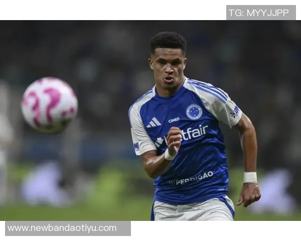 多特蒙德关注17岁左后卫普拉特斯交易价格成关键难题